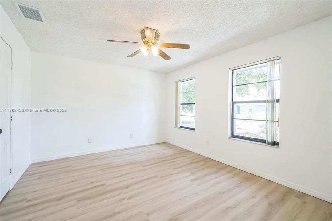 Activo con contrato: $279,900 (3 camas, 2 baños, 0 Pies cuadrados)