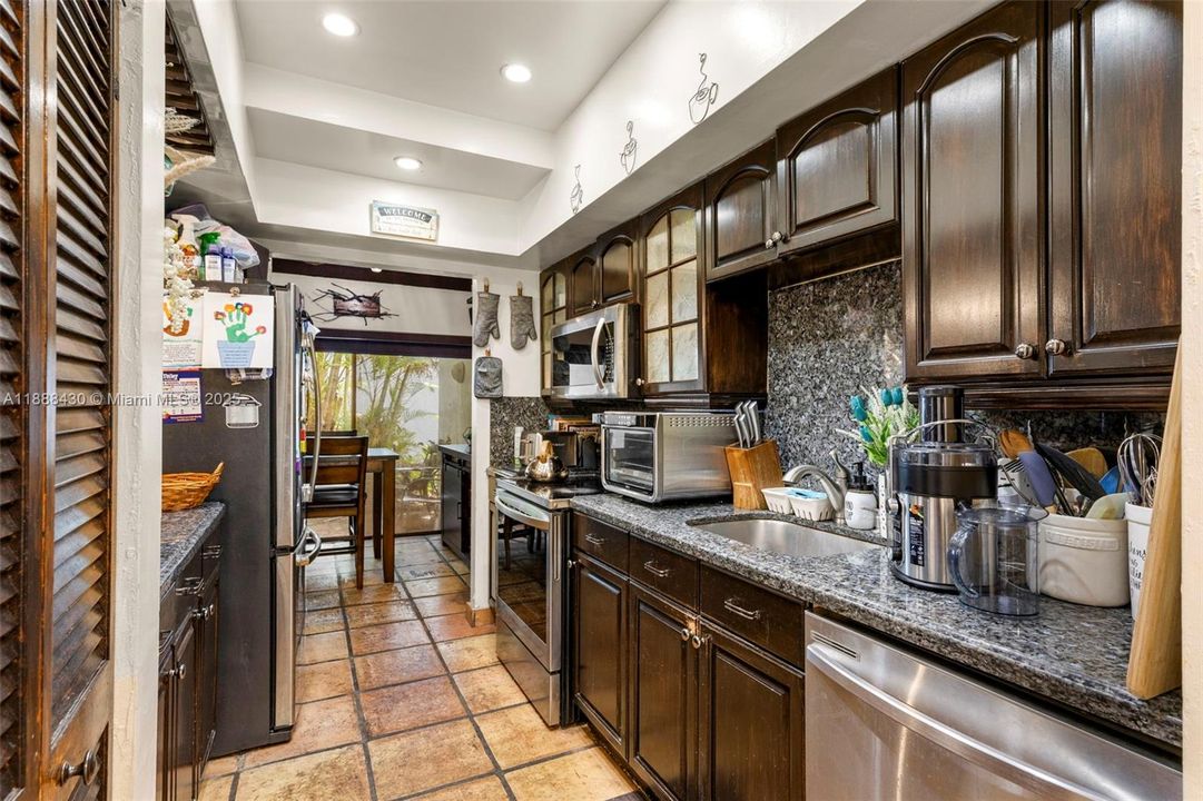 For Sale: $420,000 (3 beds, 2 baths, 1688 Square Feet)