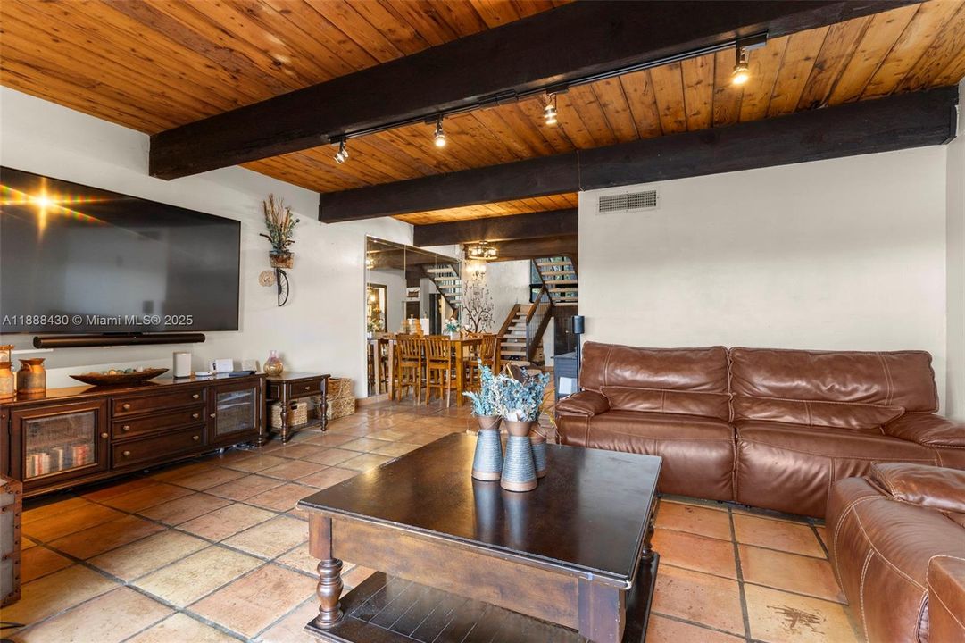 For Sale: $420,000 (3 beds, 2 baths, 1688 Square Feet)