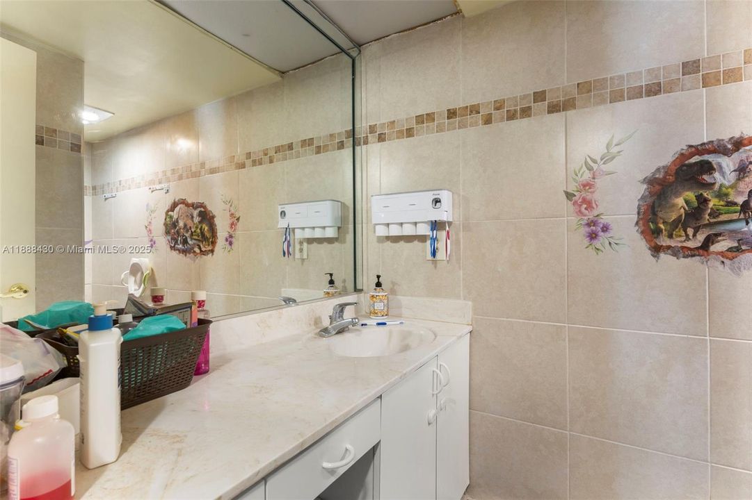 For Sale: $420,000 (3 beds, 2 baths, 1688 Square Feet)