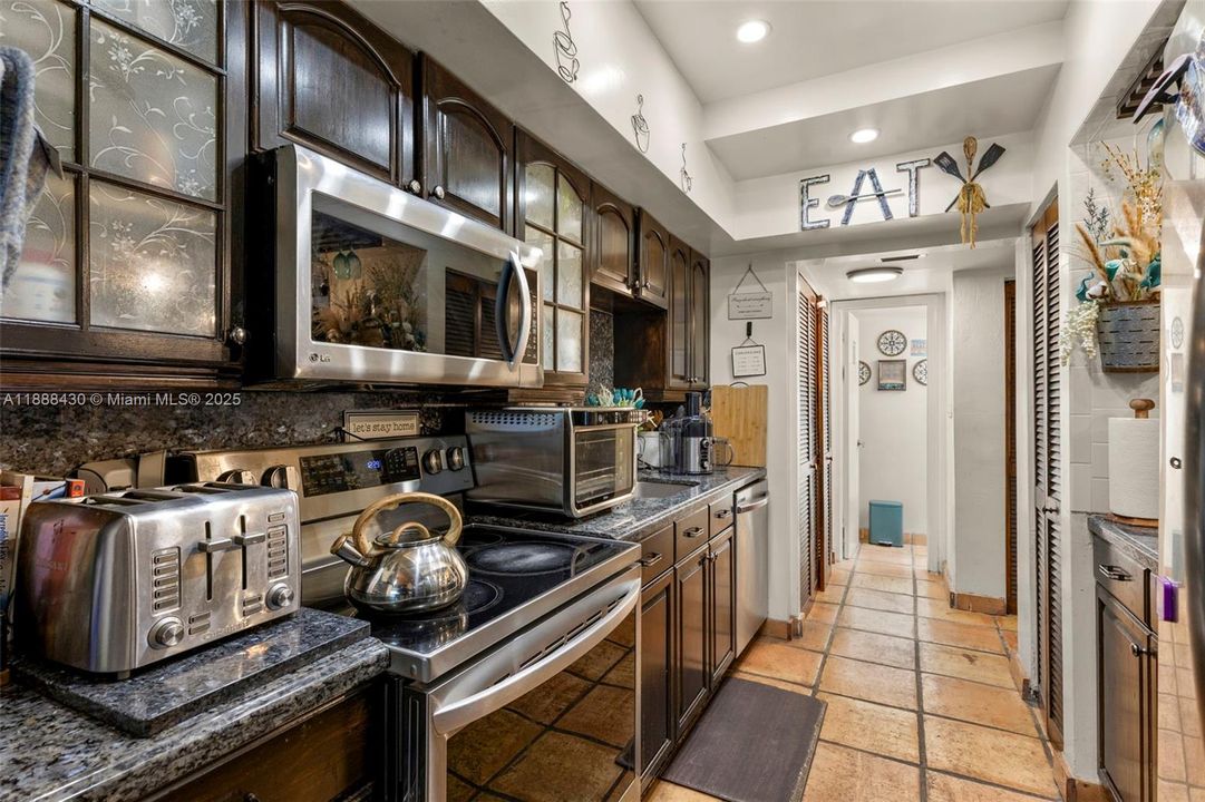 For Sale: $420,000 (3 beds, 2 baths, 1688 Square Feet)