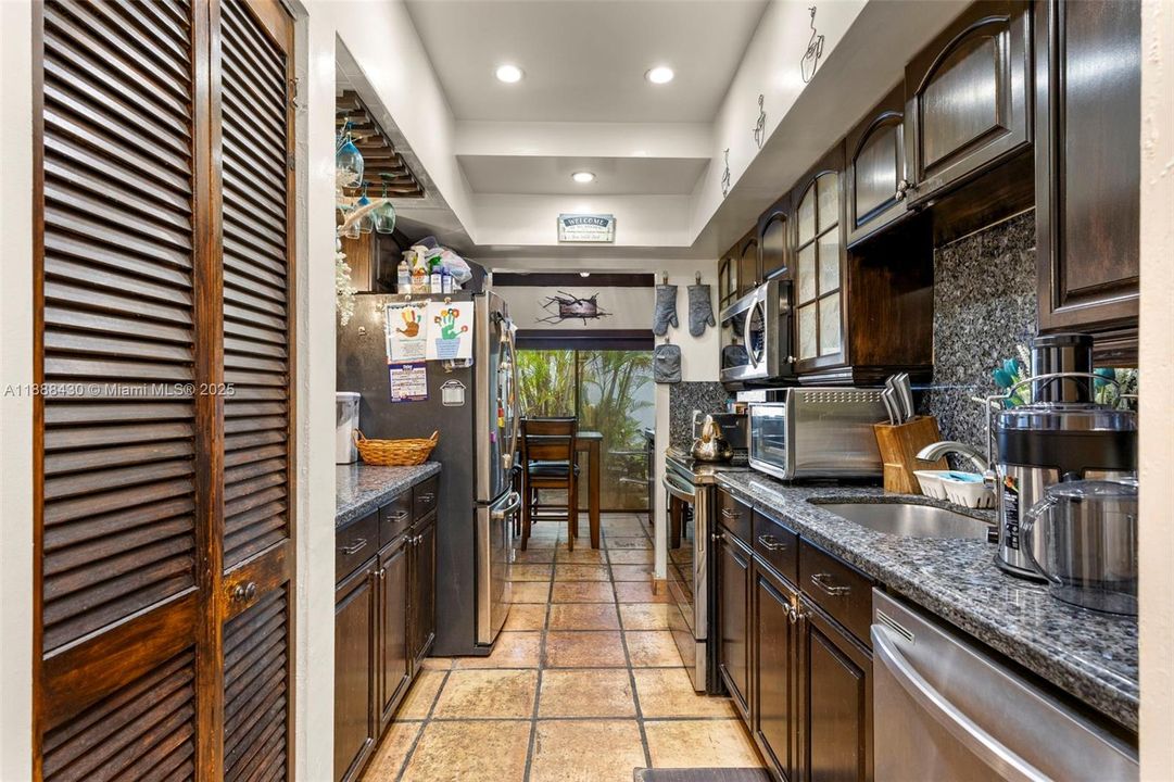 For Sale: $420,000 (3 beds, 2 baths, 1688 Square Feet)