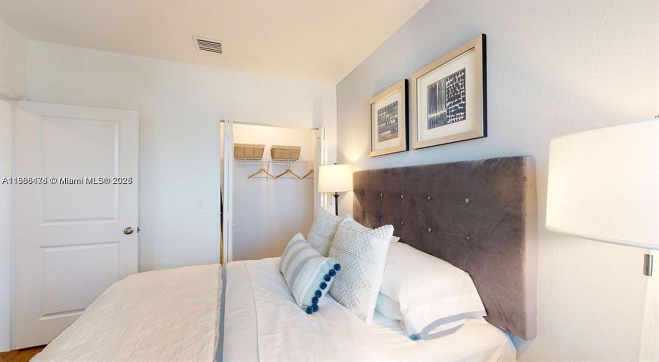 出租: $2,901 (2 贝兹, 2 浴室, 1510 平方英尺)