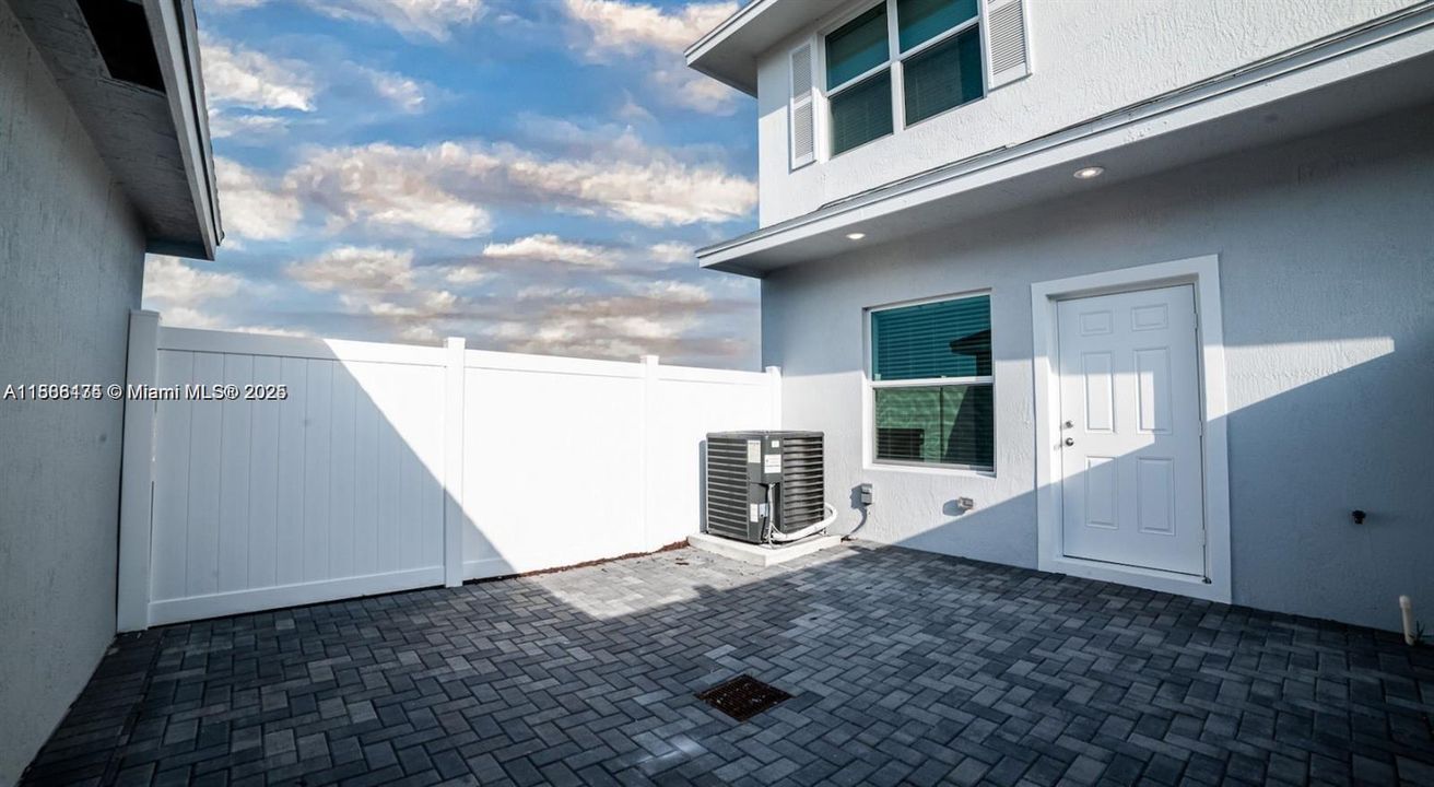 出租: $2,901 (2 贝兹, 2 浴室, 1510 平方英尺)