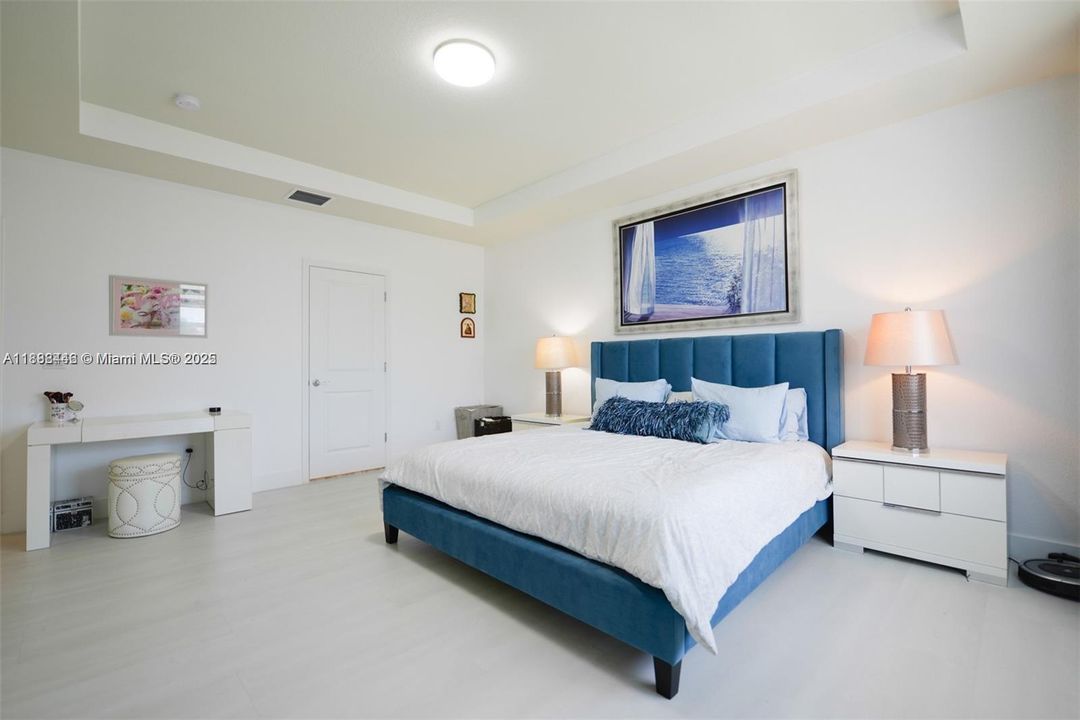 合同活跃: $3,600 (3 贝兹, 2 浴室, 1561 平方英尺)