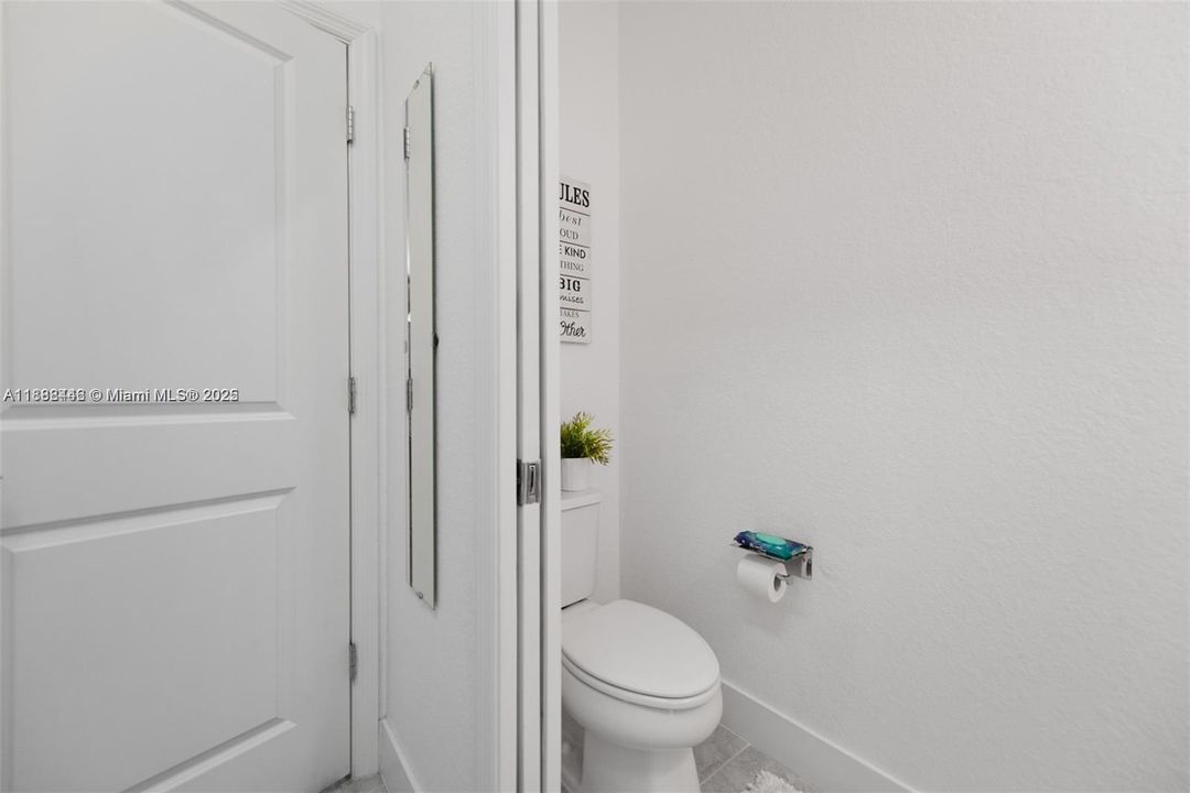 合同活跃: $3,600 (3 贝兹, 2 浴室, 1561 平方英尺)