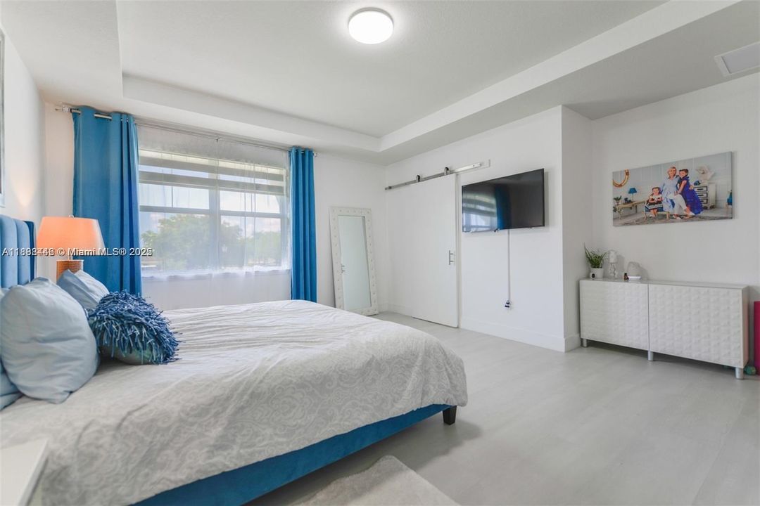 合同活跃: $3,600 (3 贝兹, 2 浴室, 1561 平方英尺)