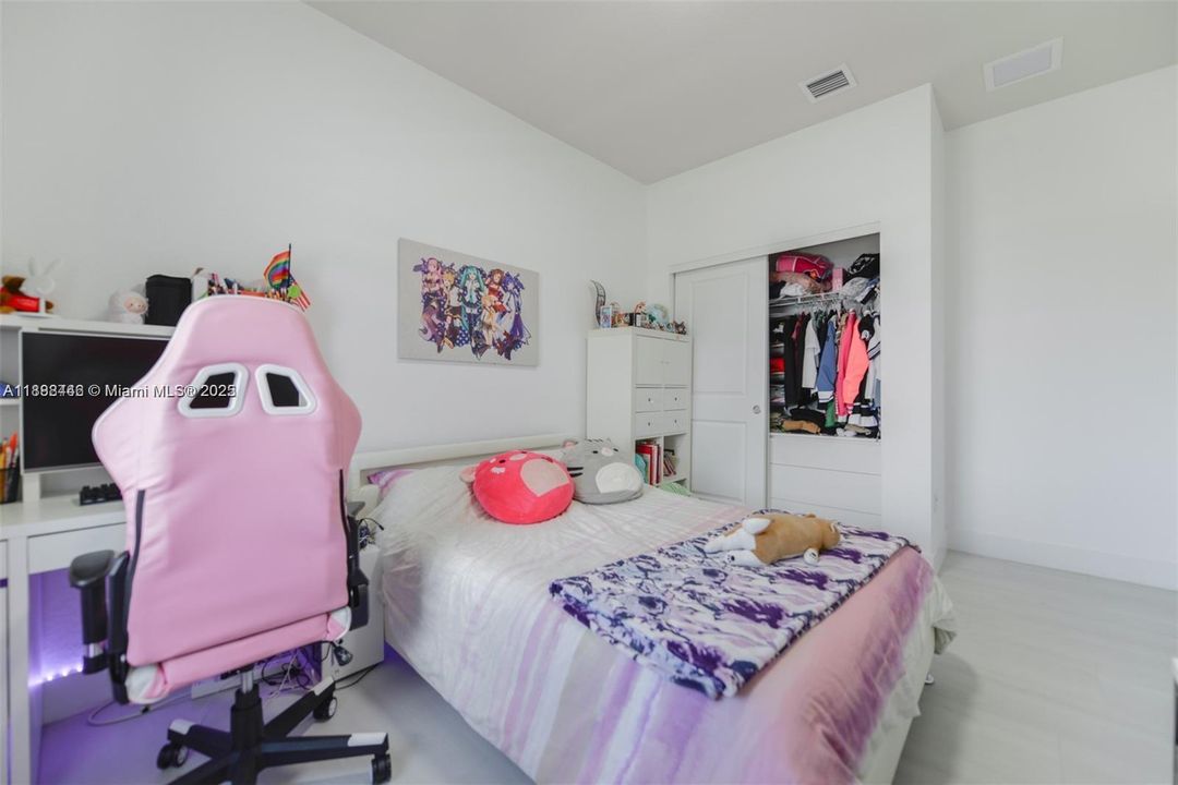 合同活跃: $3,600 (3 贝兹, 2 浴室, 1561 平方英尺)