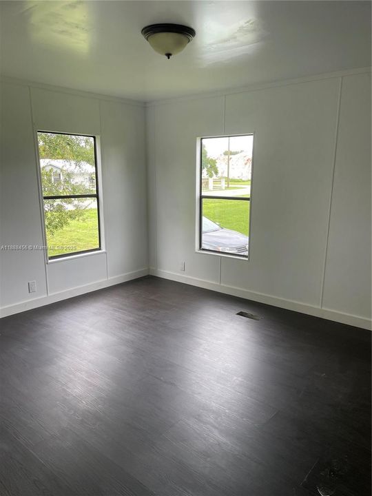 En Suite Bath  Master