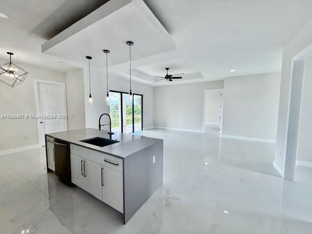 待售: $550,000 (4 贝兹, 3 浴室, 2128 平方英尺)