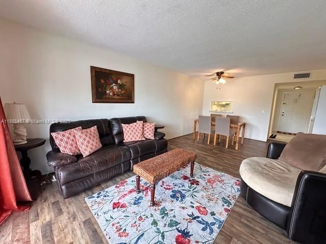 На продажу: $155,000 (1 спален, 1 ванн, 775 Квадратных фут)