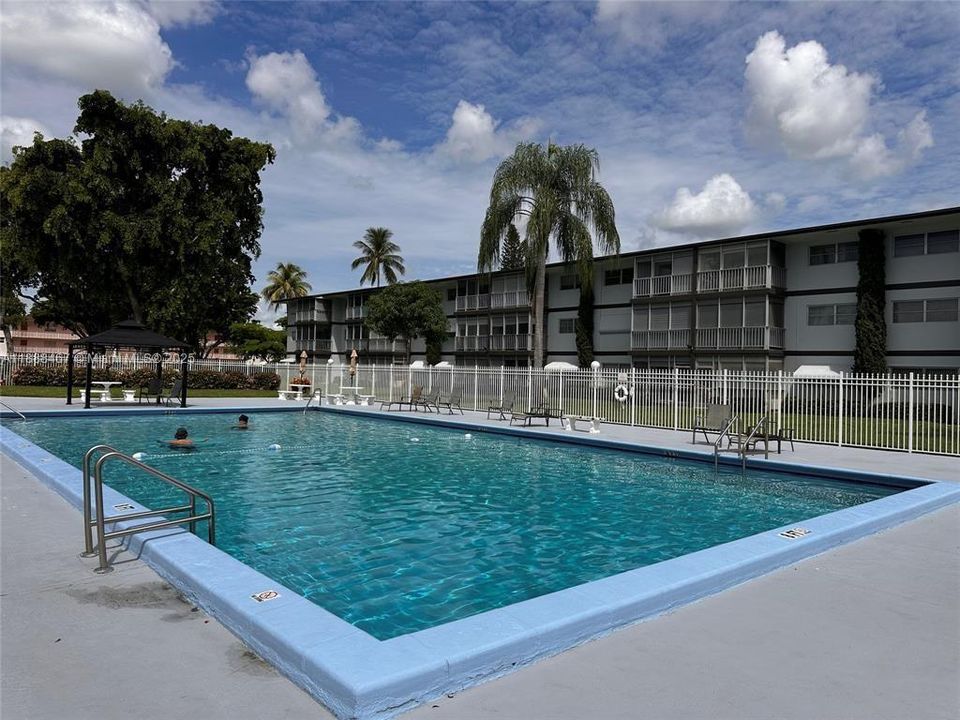 На продажу: $155,000 (1 спален, 1 ванн, 775 Квадратных фут)