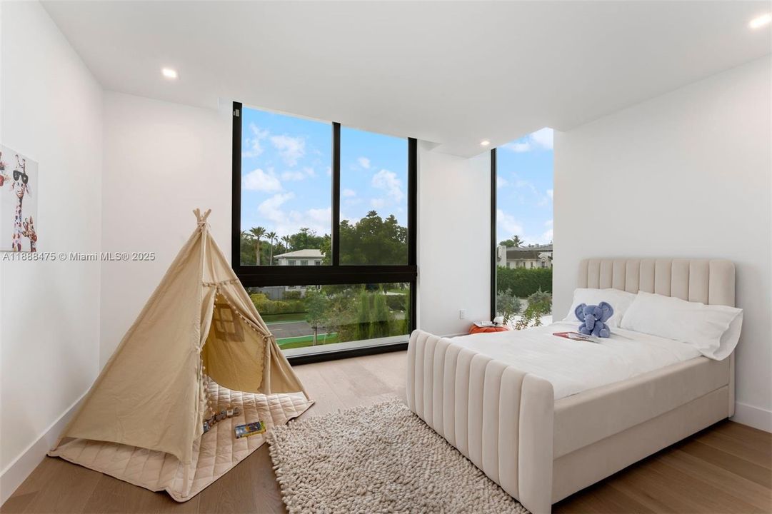 For Sale: $10,770,000 (5 beds, 6 baths, 4875 Square Feet)