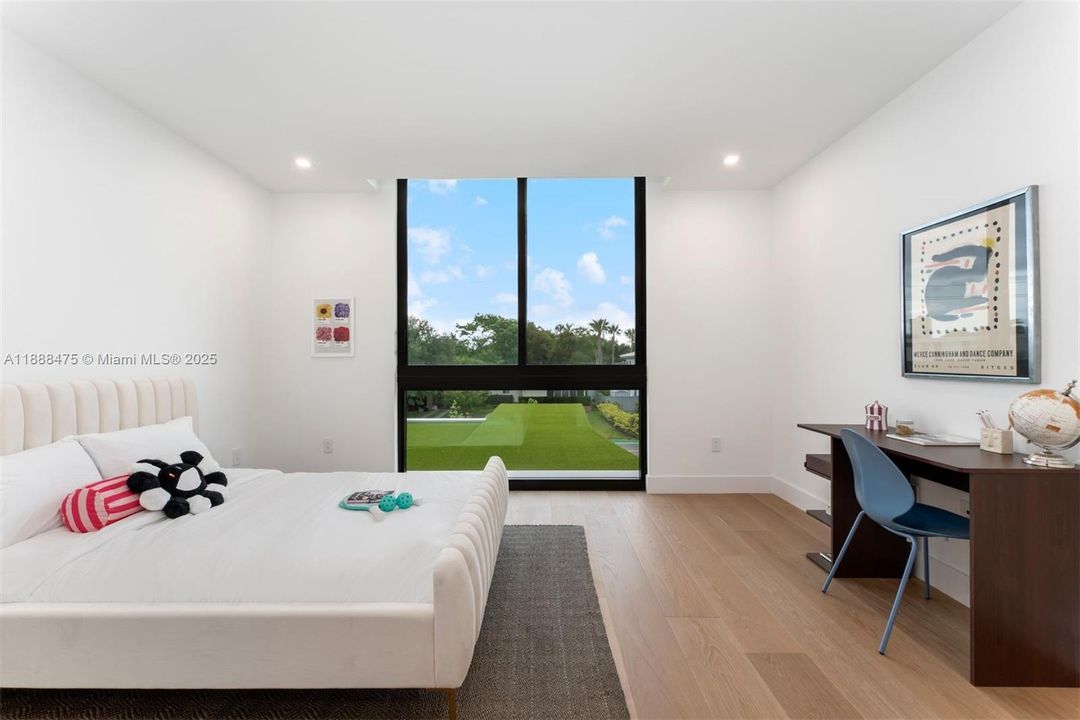 For Sale: $10,770,000 (5 beds, 6 baths, 4875 Square Feet)