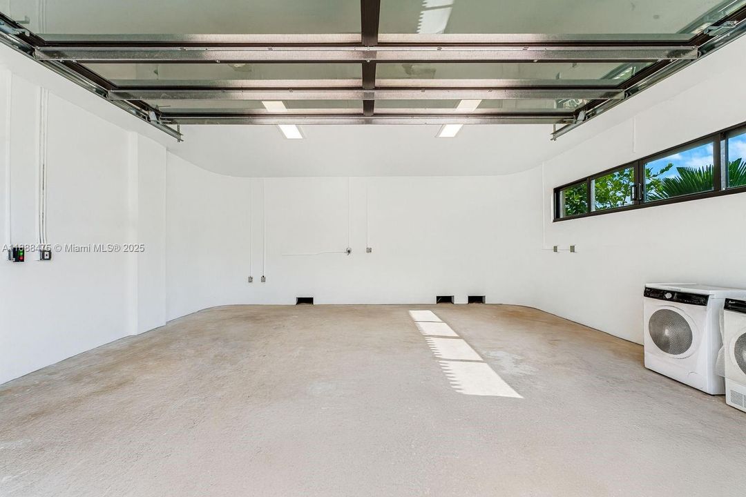 For Sale: $10,770,000 (5 beds, 6 baths, 4875 Square Feet)