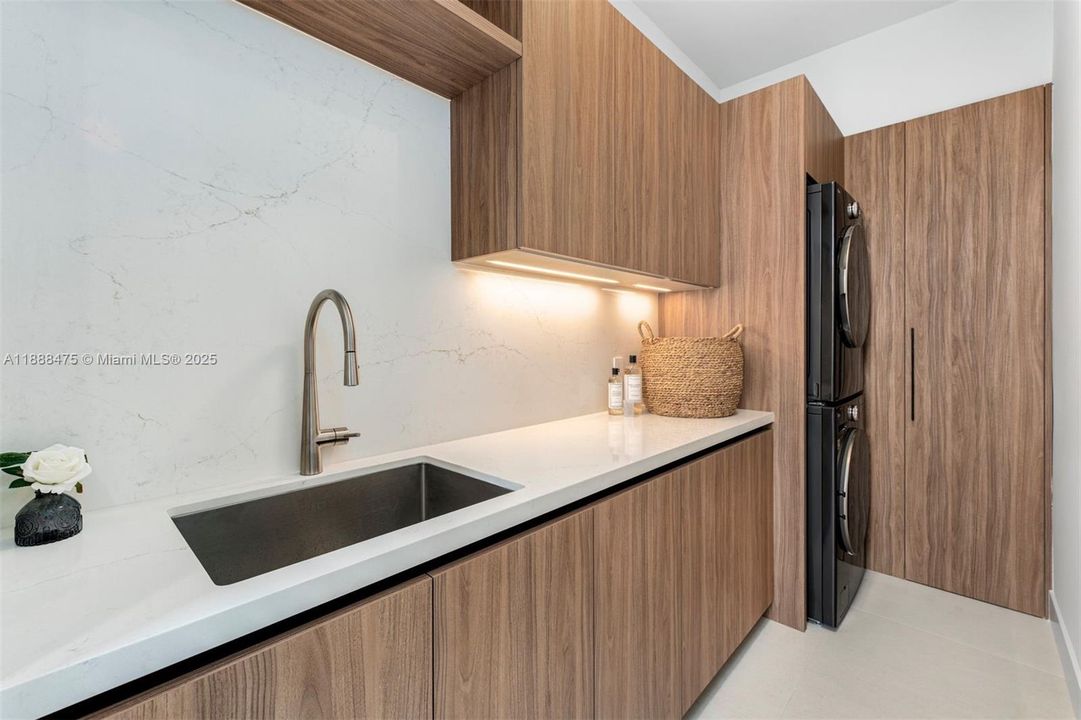 For Sale: $10,770,000 (5 beds, 6 baths, 4875 Square Feet)