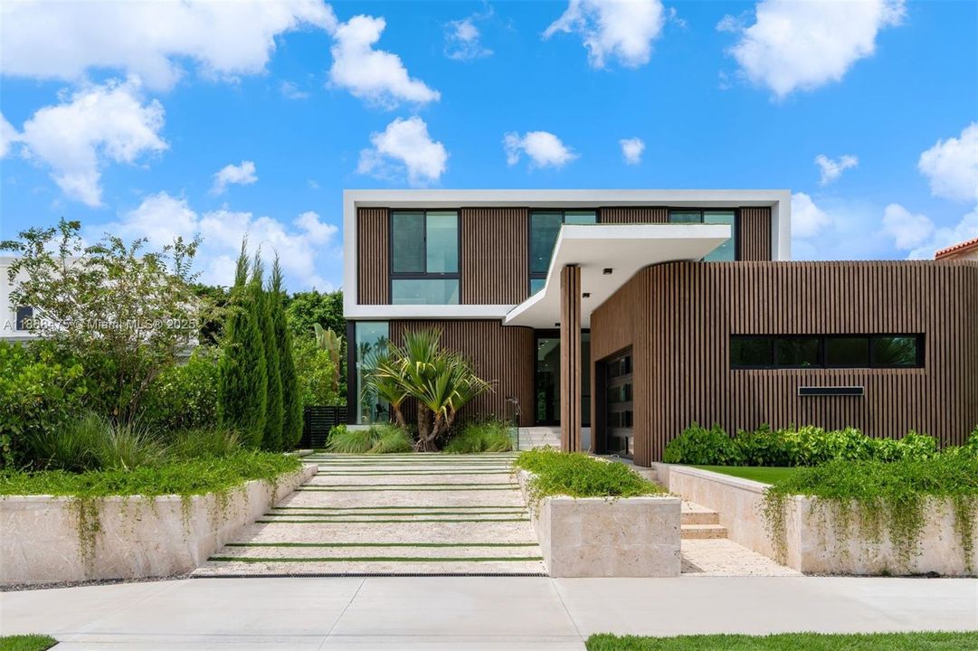 For Sale: $10,770,000 (5 beds, 6 baths, 4875 Square Feet)