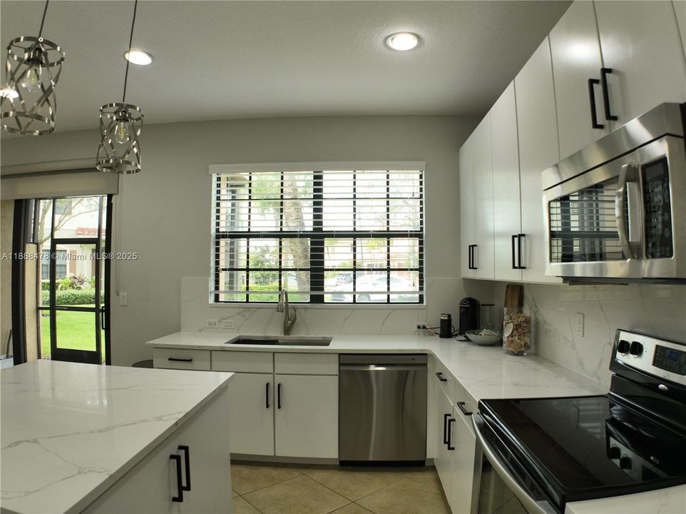 Недавно продано: $635,000 (4 спален, 2 ванн, 1874 Квадратных фут)