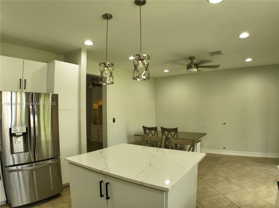 Недавно продано: $635,000 (4 спален, 2 ванн, 1874 Квадратных фут)