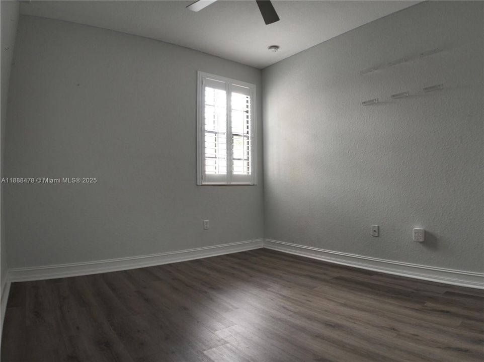 Недавно продано: $635,000 (4 спален, 2 ванн, 1874 Квадратных фут)