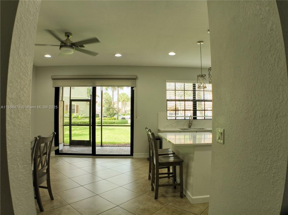 Недавно продано: $635,000 (4 спален, 2 ванн, 1874 Квадратных фут)