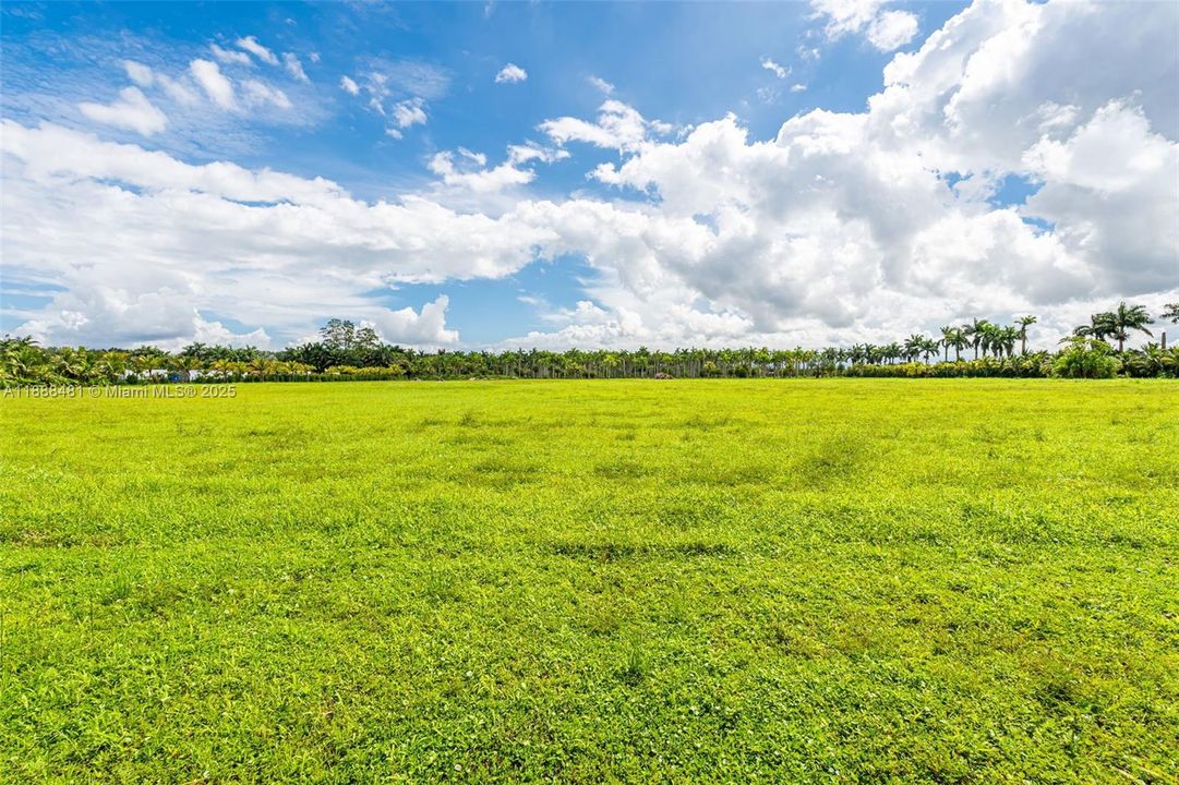 For Sale: $1,234,980 (4.57 acres)