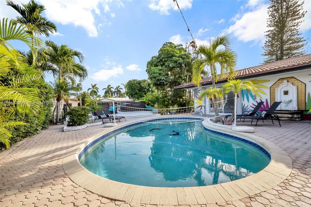 For Sale: $1,200,000 (4 beds, 3 baths, 2098 Square Feet)