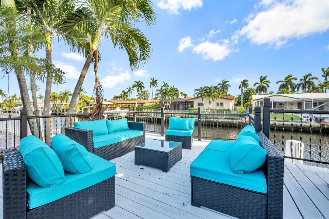 For Sale: $1,200,000 (4 beds, 3 baths, 2098 Square Feet)