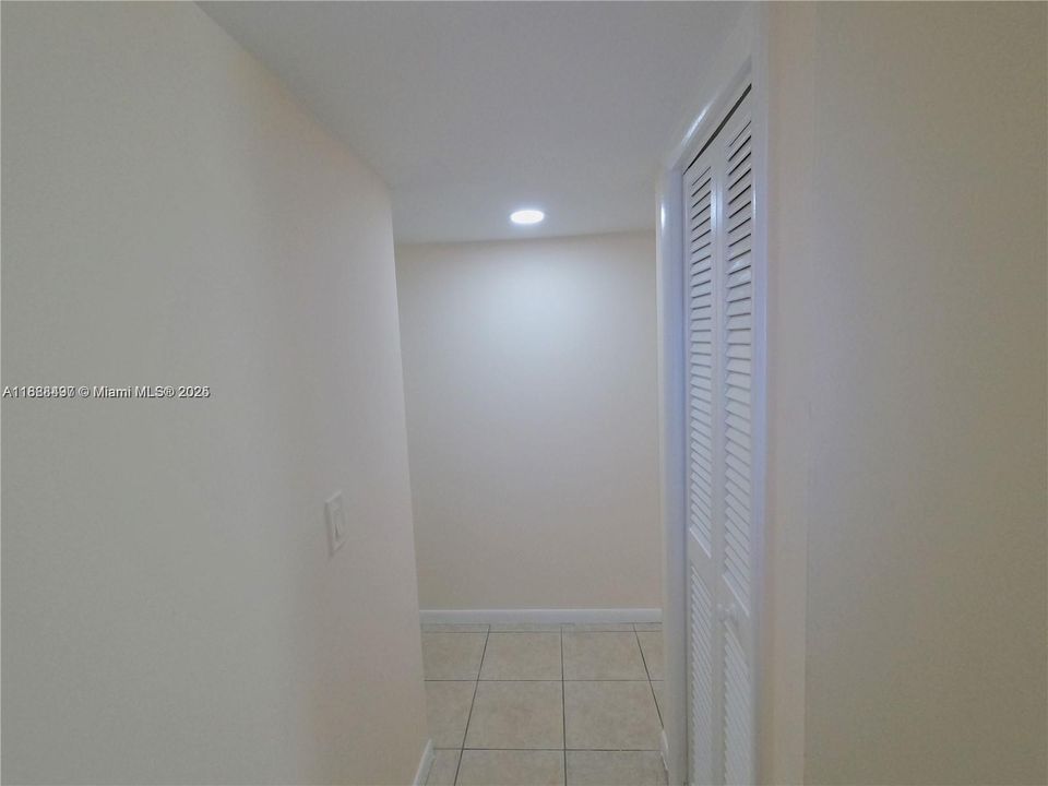 合同活跃: $1,600 (1 贝兹, 1 浴室, 700 平方英尺)