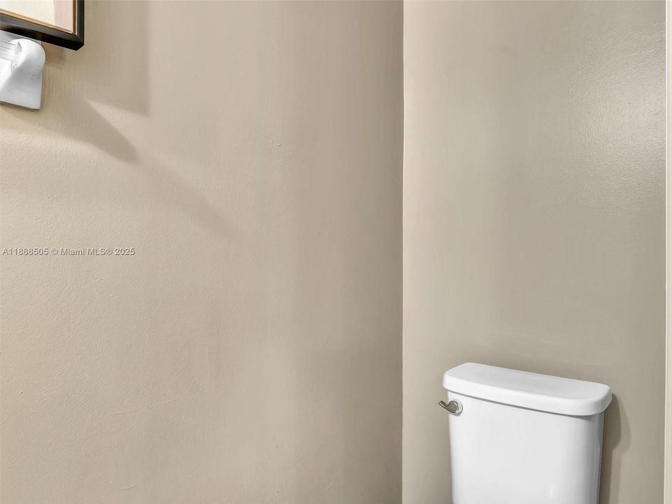 合同活跃: $2,975 (3 贝兹, 2 浴室, 1545 平方英尺)