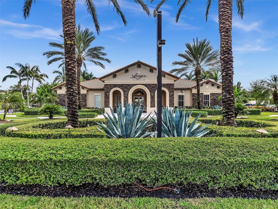 合同活跃: $2,975 (3 贝兹, 2 浴室, 1545 平方英尺)