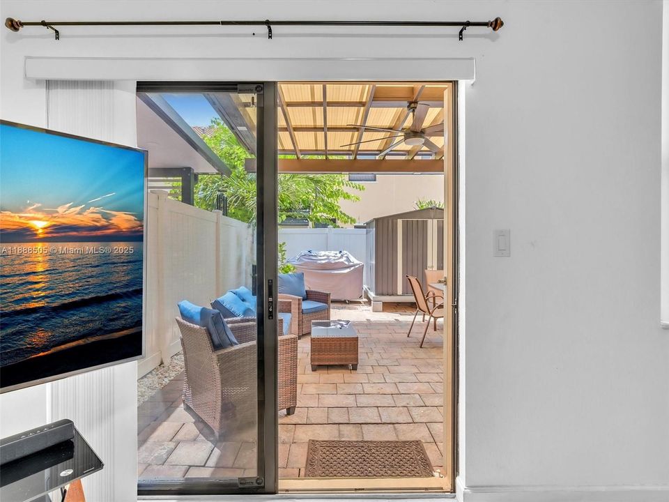 合同活跃: $2,975 (3 贝兹, 2 浴室, 1545 平方英尺)