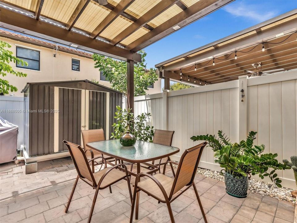 合同活跃: $2,975 (3 贝兹, 2 浴室, 1545 平方英尺)