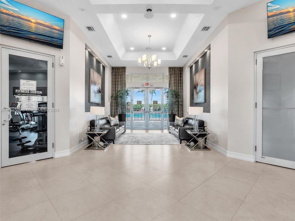 合同活跃: $2,975 (3 贝兹, 2 浴室, 1545 平方英尺)