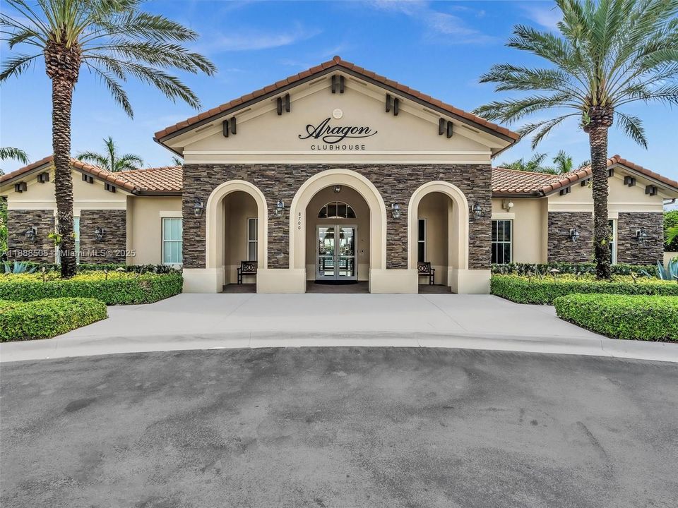 合同活跃: $2,975 (3 贝兹, 2 浴室, 1545 平方英尺)