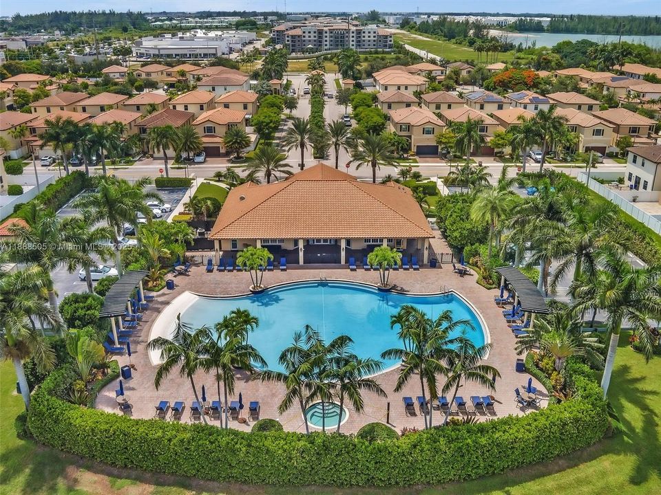 合同活跃: $2,975 (3 贝兹, 2 浴室, 1545 平方英尺)