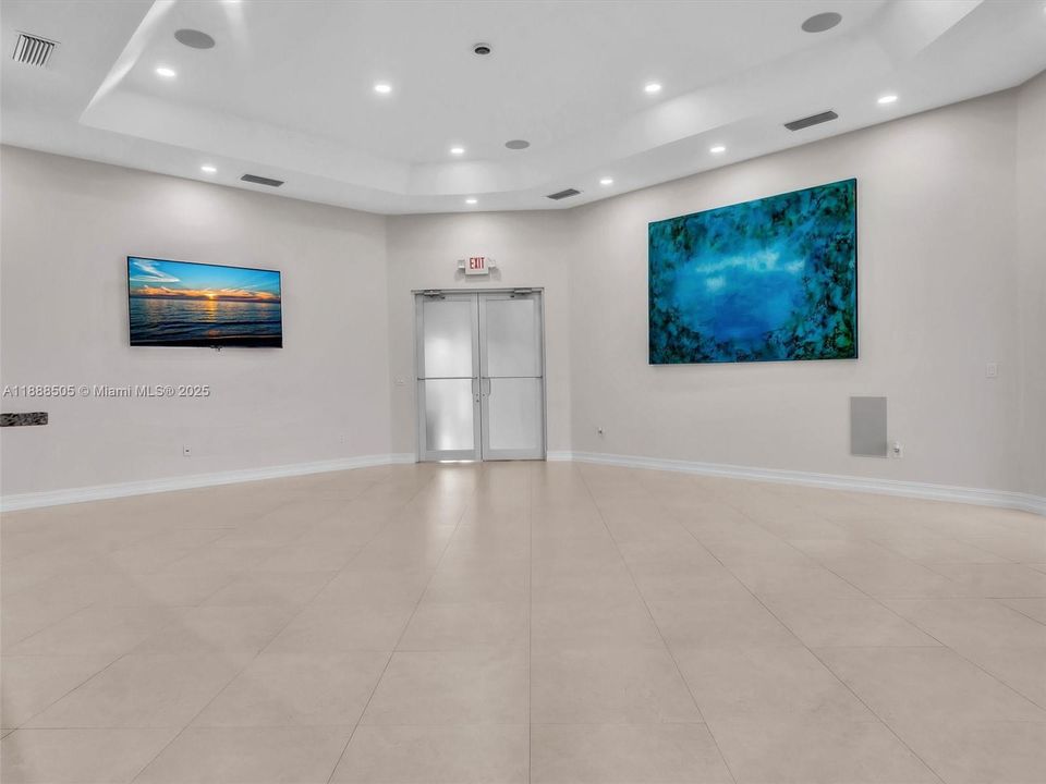 合同活跃: $2,975 (3 贝兹, 2 浴室, 1545 平方英尺)