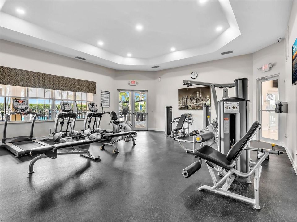 合同活跃: $2,975 (3 贝兹, 2 浴室, 1545 平方英尺)