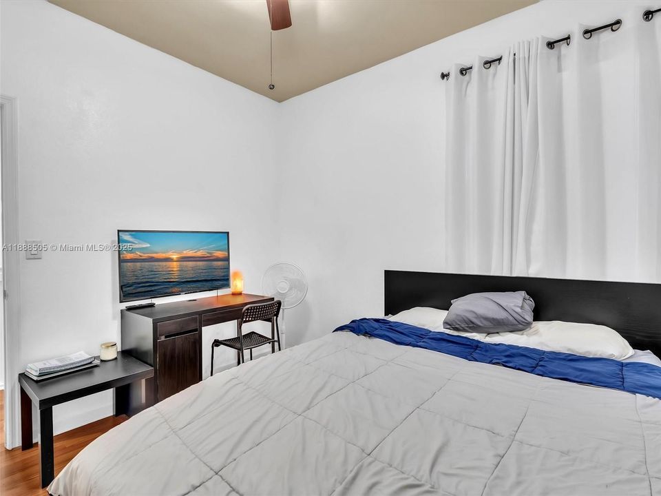 合同活跃: $2,975 (3 贝兹, 2 浴室, 1545 平方英尺)