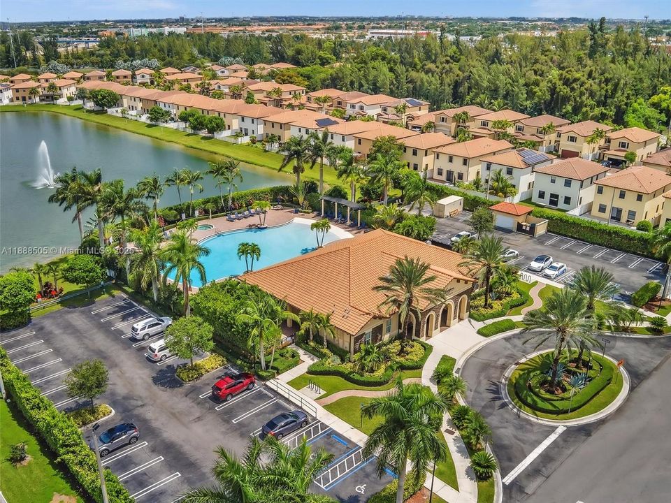 合同活跃: $2,975 (3 贝兹, 2 浴室, 1545 平方英尺)