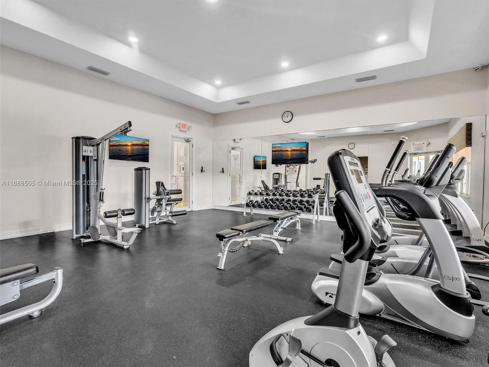 合同活跃: $2,975 (3 贝兹, 2 浴室, 1545 平方英尺)