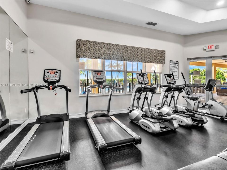 合同活跃: $2,975 (3 贝兹, 2 浴室, 1545 平方英尺)