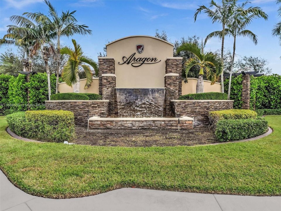 合同活跃: $2,975 (3 贝兹, 2 浴室, 1545 平方英尺)