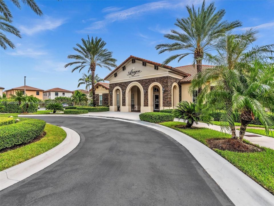 合同活跃: $2,975 (3 贝兹, 2 浴室, 1545 平方英尺)