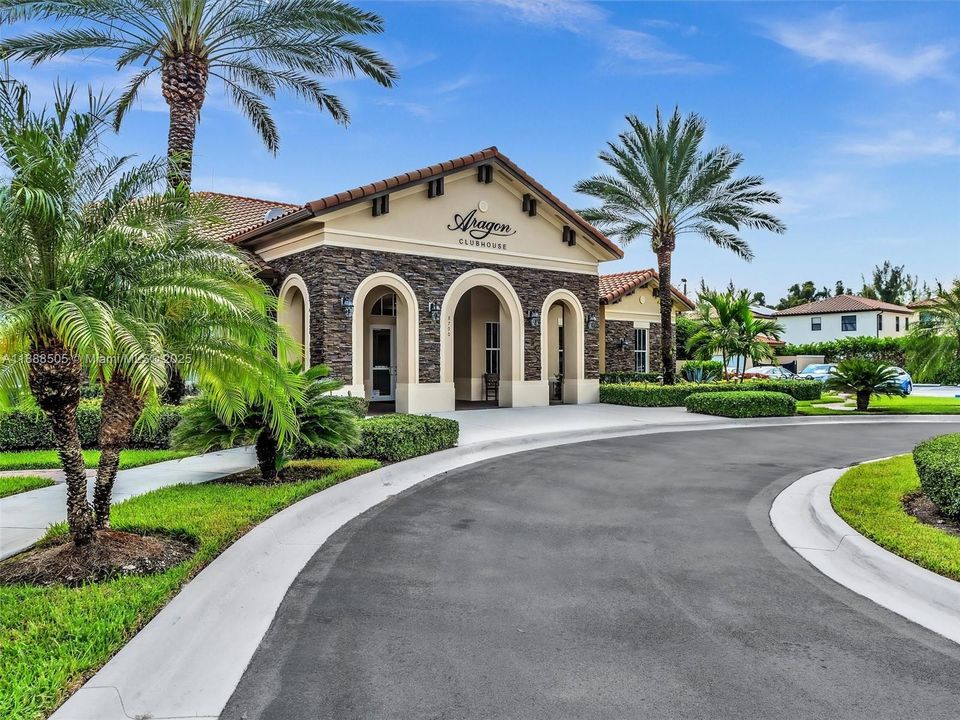 合同活跃: $2,975 (3 贝兹, 2 浴室, 1545 平方英尺)