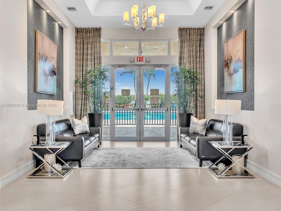 合同活跃: $2,975 (3 贝兹, 2 浴室, 1545 平方英尺)