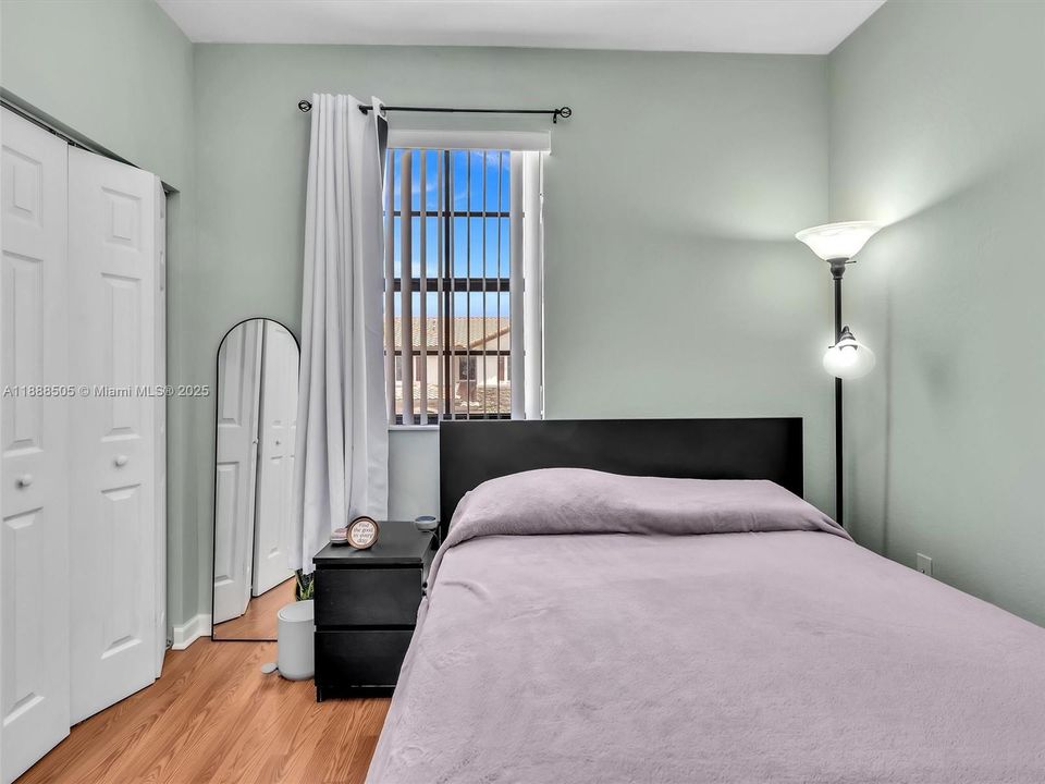 合同活跃: $2,975 (3 贝兹, 2 浴室, 1545 平方英尺)