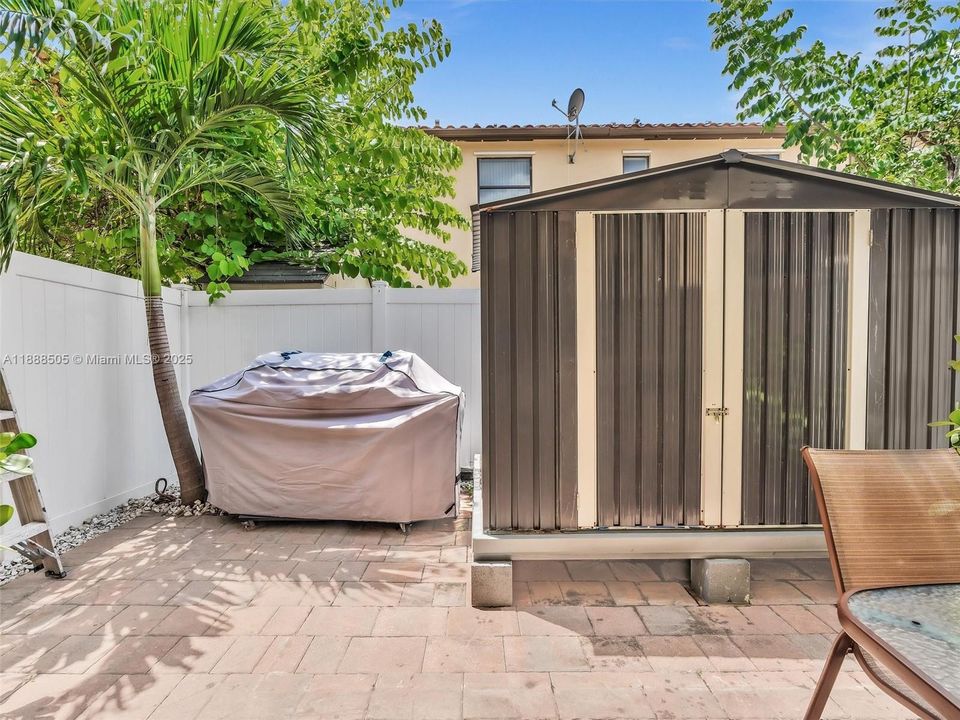 合同活跃: $2,975 (3 贝兹, 2 浴室, 1545 平方英尺)