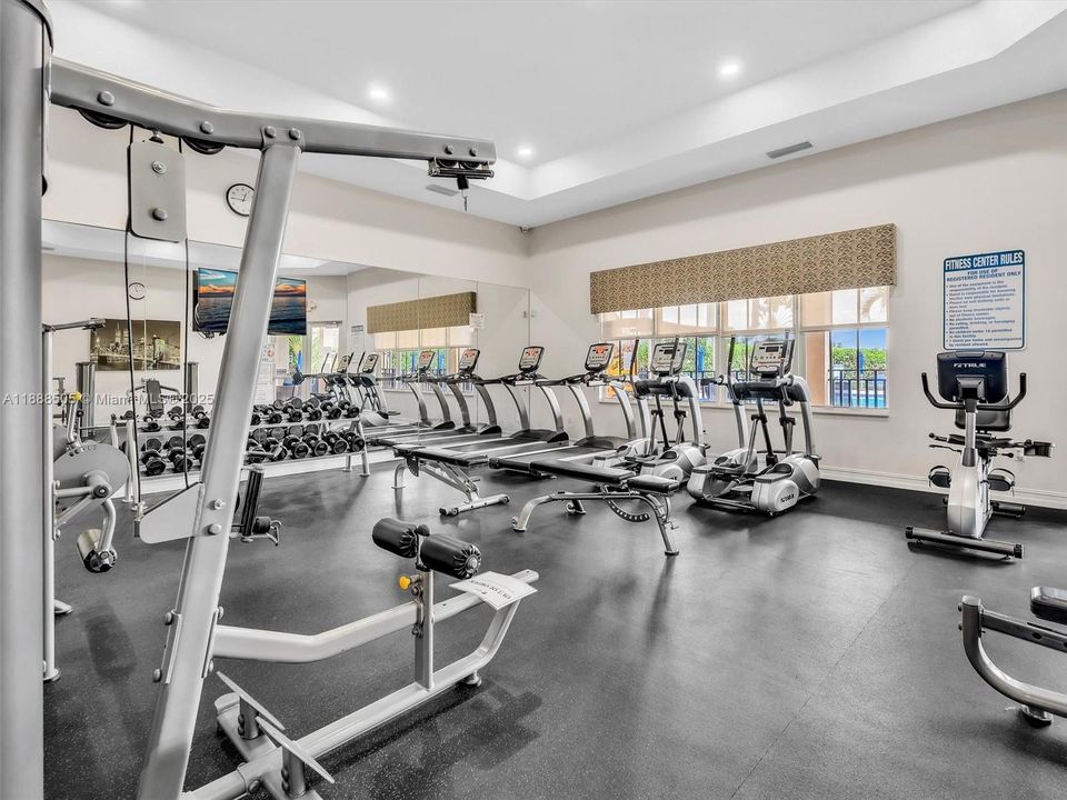 合同活跃: $2,975 (3 贝兹, 2 浴室, 1545 平方英尺)