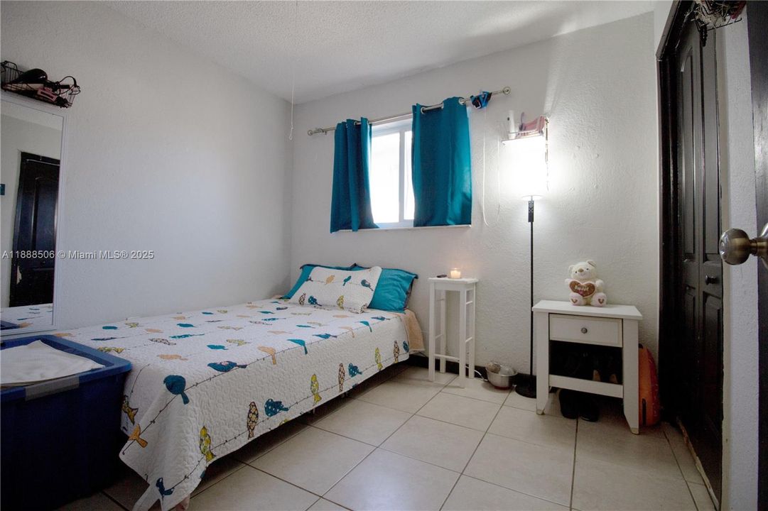 Недавно продано: $310,000 (3 спален, 1 ванн, 912 Квадратных фут)